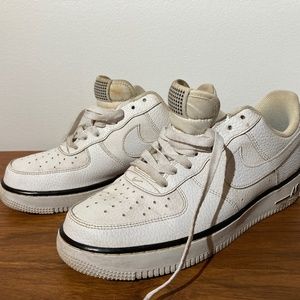 White Nike Air Force One in Men 8 US